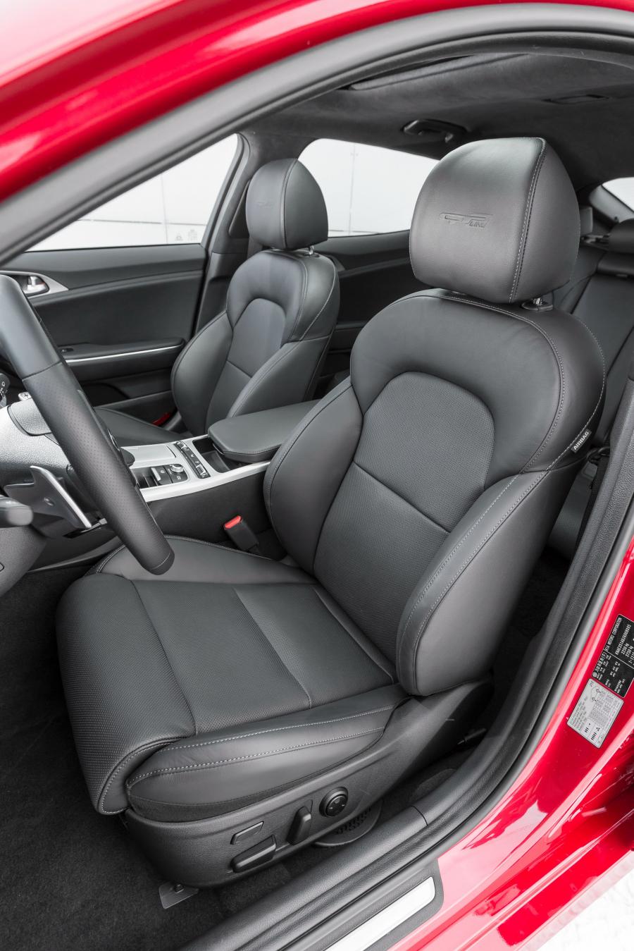 Интерьер Kia Stinger GT-Line AWD (CK) 2017 года  (WW) (фото 11 из 16)